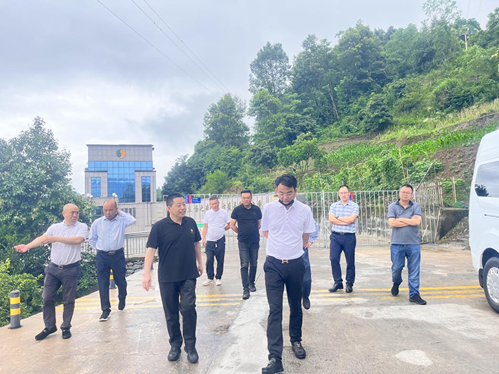 華統集團共濟潤道聯合考察69畜牧