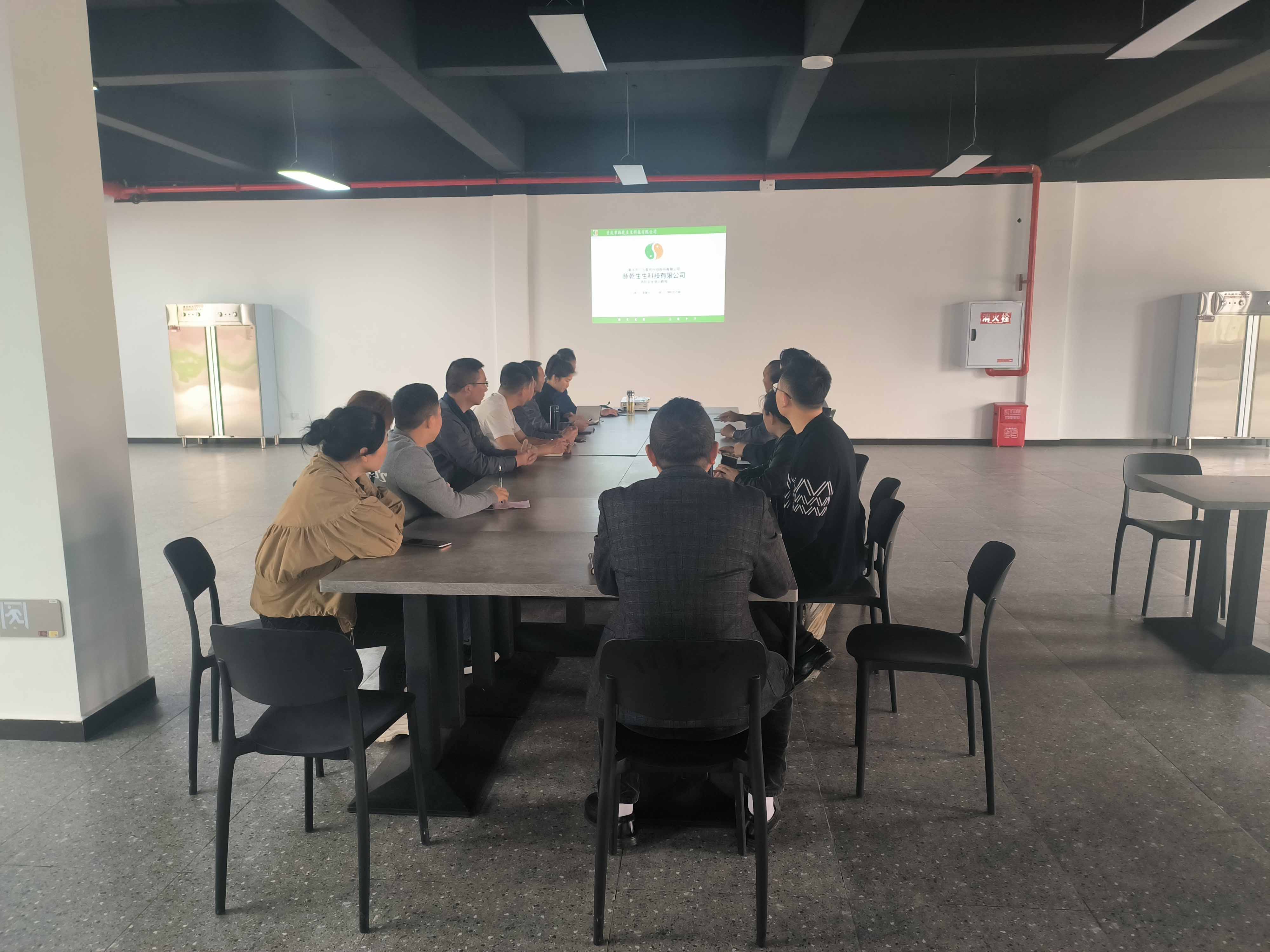 69畜牧飼料廠開展消防安全培訓(xùn)及應(yīng)急演練實訓(xùn)